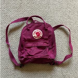 Burgundy mini Fjällräven Kanken backpack